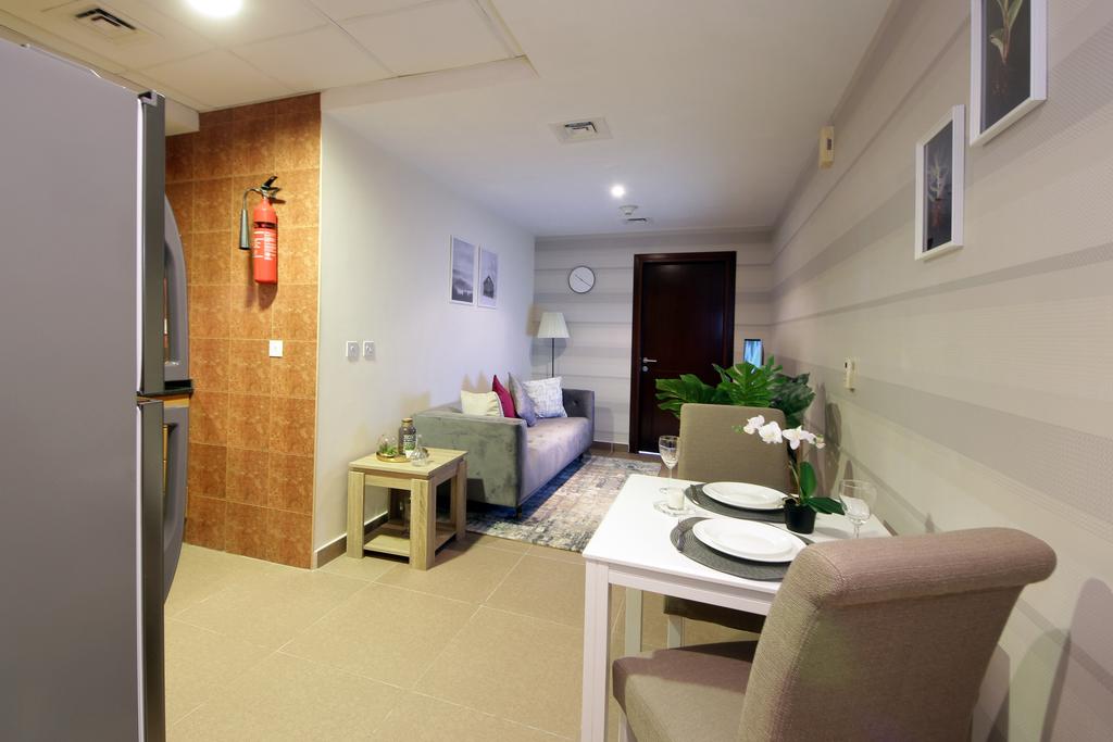 Signature Holiday Homes - Stunning 1 Bedroom Apartment In Business Bay Lake View, Dubai - thumb 4