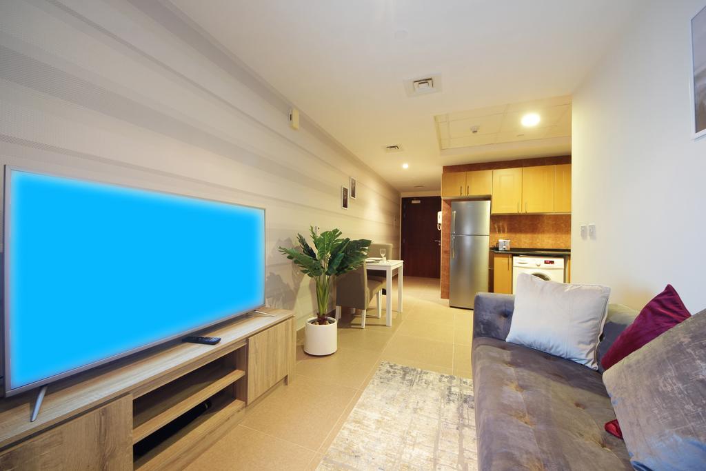 Signature Holiday Homes - Stunning 1 Bedroom Apartment In Business Bay Lake View, Dubai - thumb 0