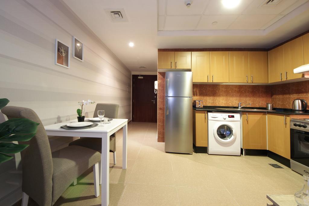 Signature Holiday Homes - Stunning 1 Bedroom Apartment In Business Bay Lake View, Dubai - thumb 7