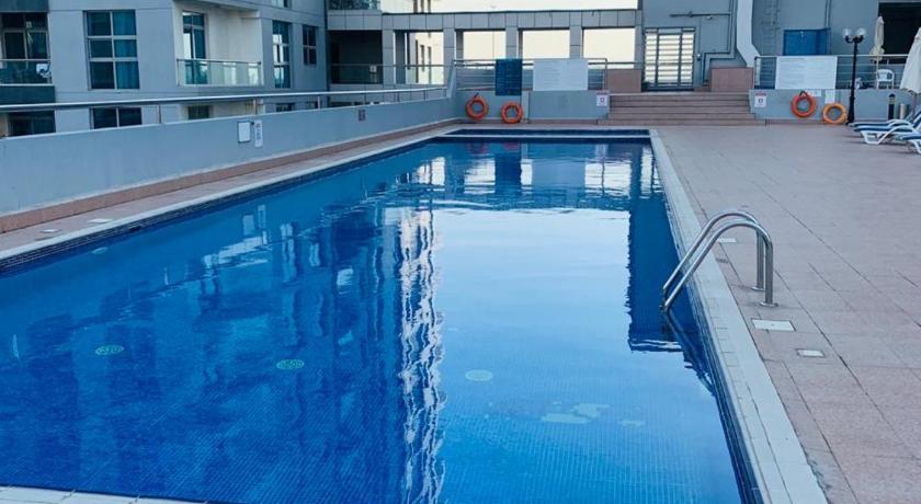 Signature Holiday Homes - Stunning 1 Bedroom Apartment In Business Bay Lake View, Dubai - thumb 1