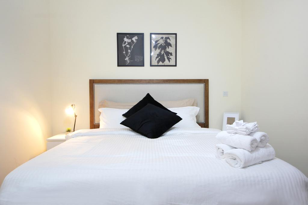 Signature Holiday Homes - Stunning 1 Bedroom Apartment In Business Bay Lake View, Dubai - thumb 5