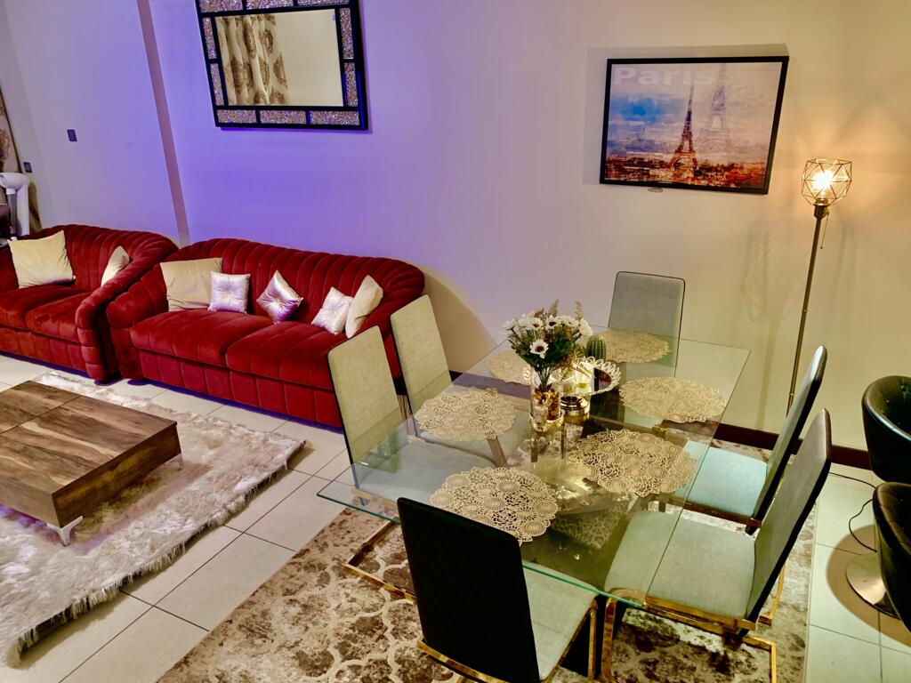 Spacious Room With Full Lake And City View - thumb 8