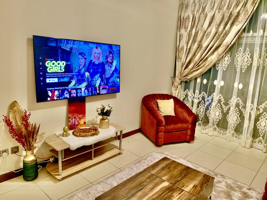 Spacious Room With Full Lake And City View - thumb 6