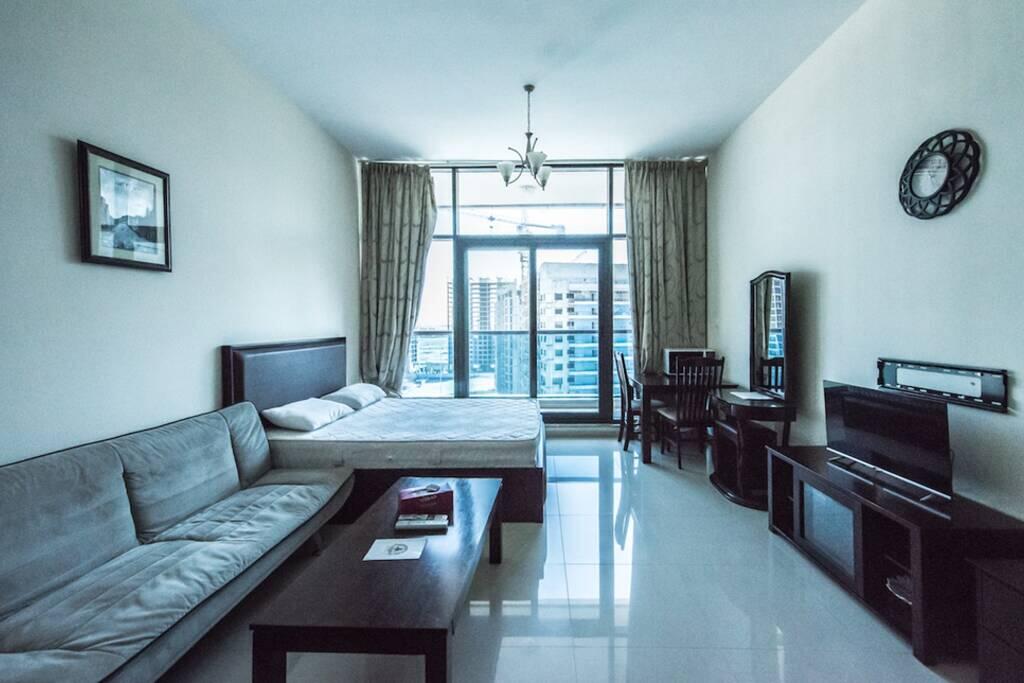 Spacious Studio Near Golf Courses - thumb 0