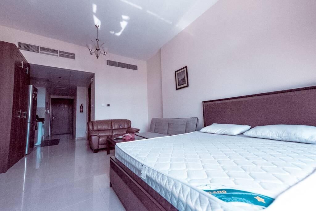 Spacious Studio Near Golf Courses - thumb 2