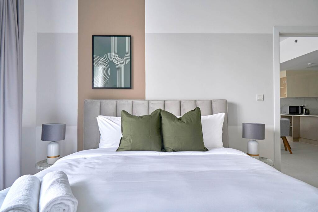 Stella Stays Iconic 1 BDR Dubai JVC Large Terrace - thumb 6