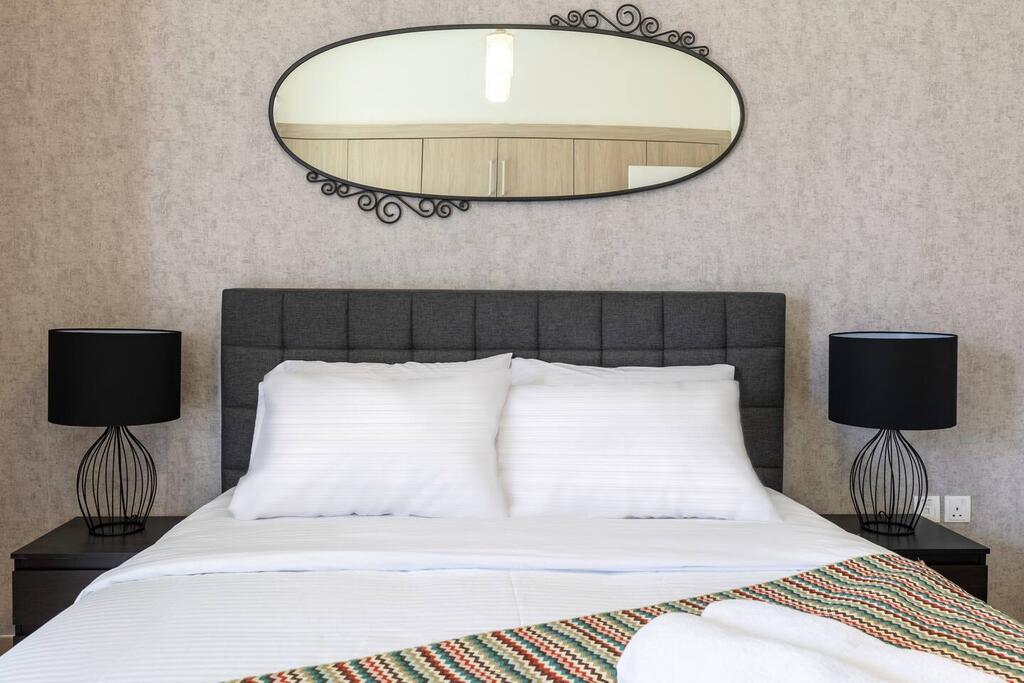 Stella Stays Modern 2 BDR Dubai Tecom Netflix Pool - thumb 4