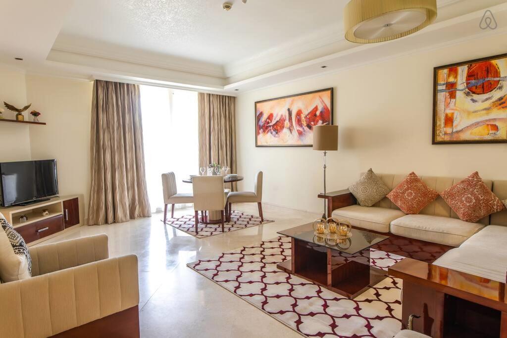 Taj Grandeur Residence, Beach Access - Luton Vacation Homes - thumb 7