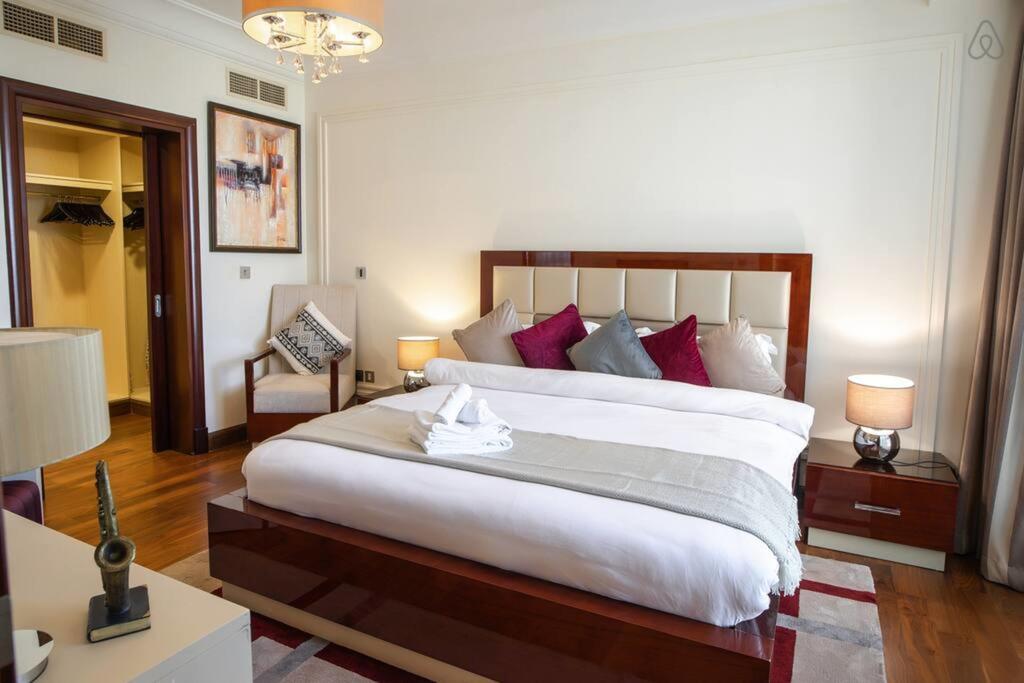 Taj Grandeur Residence, Beach Access - Luton Vacation Homes - thumb 1