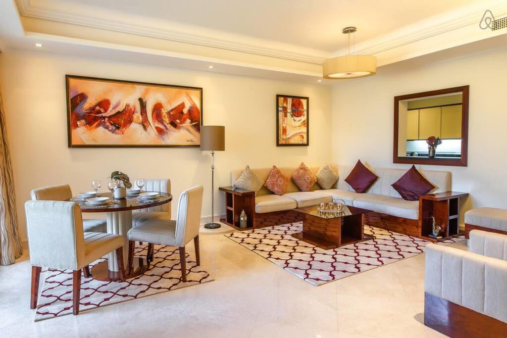 Taj Grandeur Residence, Beach Access - Luton Vacation Homes - thumb 4