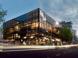LyLo Auckland Hotel Accommodation Dubai