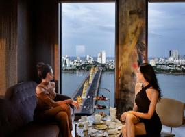 Moonlight Hotel SUITES & Spa - prime central location, Room with nice view on very high floor, City View, DRAGON Bridge View, Open all night Accommodation Dubai